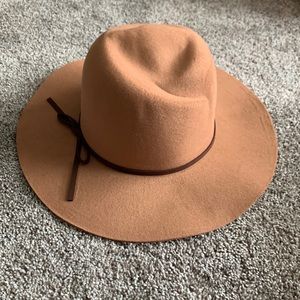 NWT Serra Ladies Floppy Hat in Tan